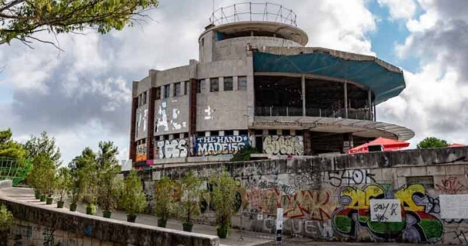 bâtiment des année 60 en béton armée