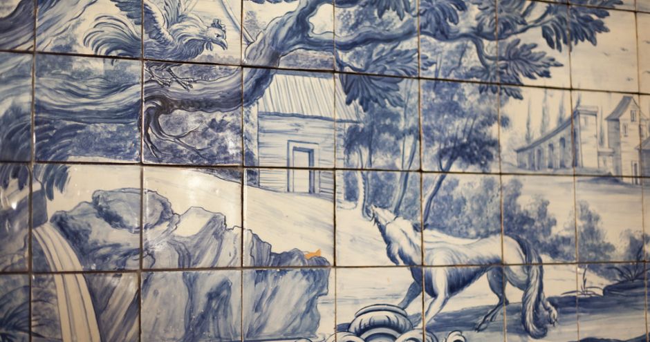 Répresentation en azulejos des fables de Jean de la fontaine